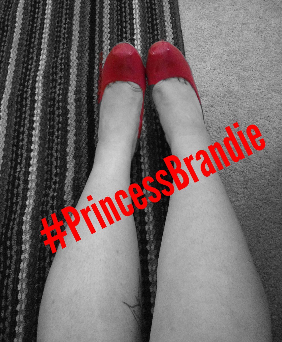 PrincessBrand19's tweet photo. Happy Valentines Day Losers, no need to take your wife's out since all your cash will be blown on me anyways,  look at what you cant have lmao,  pathetic,  send gifts lots and lots of gifts😘 again,  its what you live for. https://t.co/ityWHvj0zO