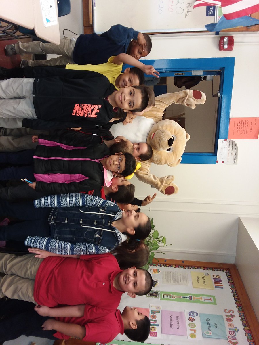 MrThorpsclass's tweet photo. A Valentine visit from the Baltz Bear! @MrThorpsclass @baltzprincipal #wearebaltz #weareredclay https://t.co/6skK0w2FMn