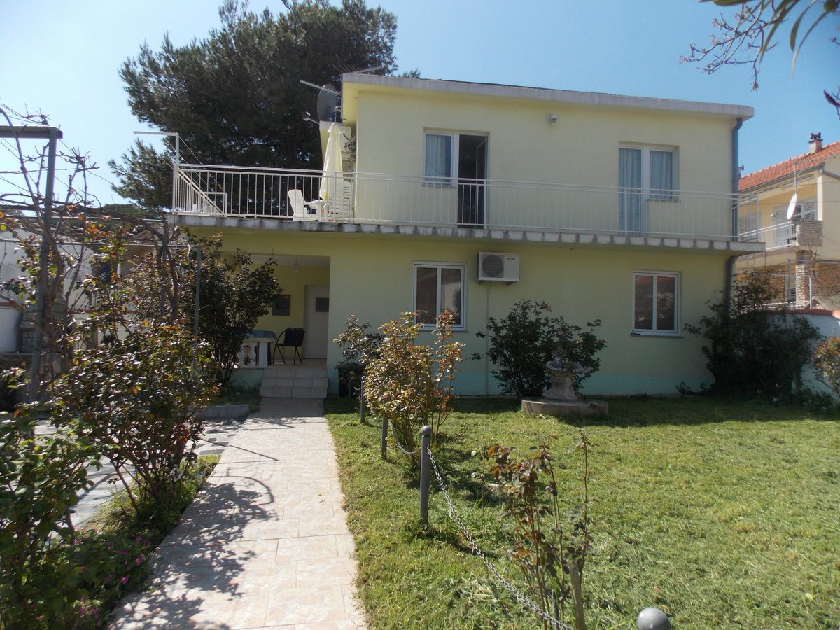 Budget accommodation available for #DefectedCroatia 2018! Only 5 minutes walk to the festival site and less than £18 per person per night #Tisno #accommodation #unlockcroatia #sounwavecro