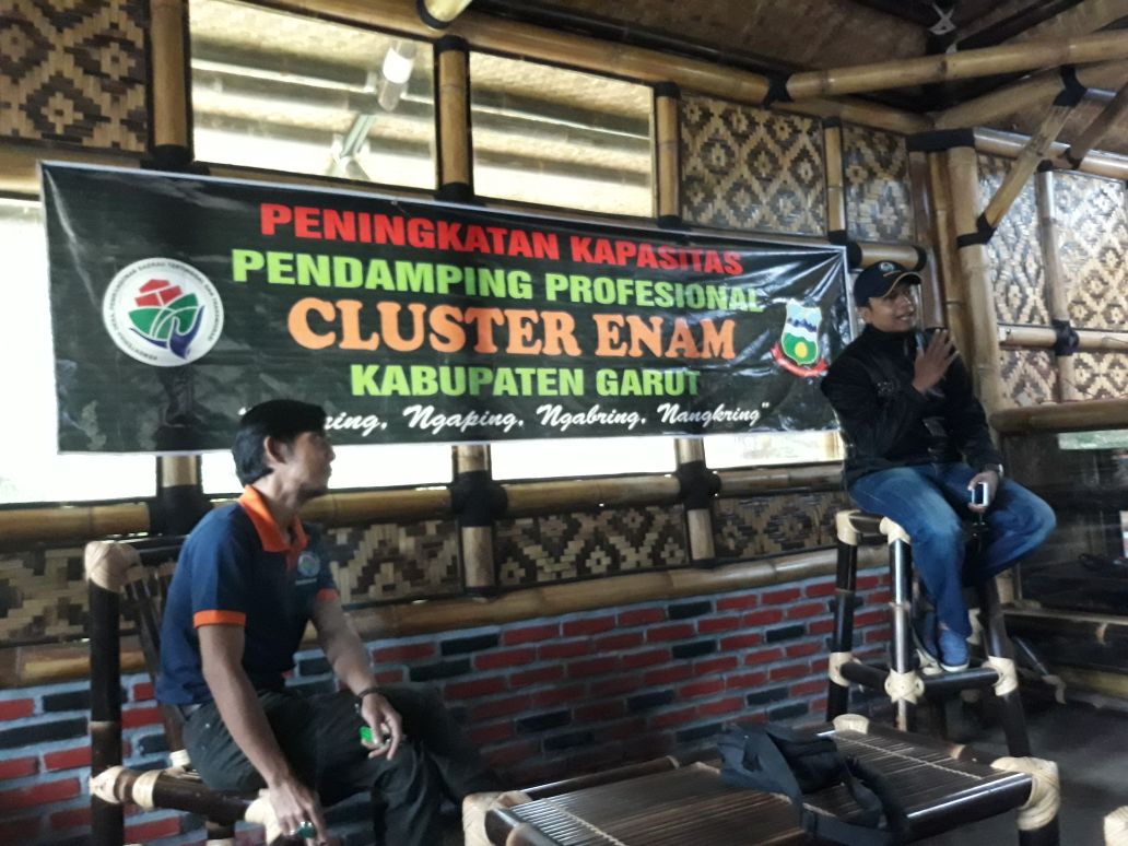 Farham23745601's tweet photo. Sharing,ngaping,ngabring,nangkring...adalah motto kami dalam melaksanakan pendampingan.agar #ManfaatDanaDesa lebih bisa tepat sasaran https://t.co/IUiWhZm35y