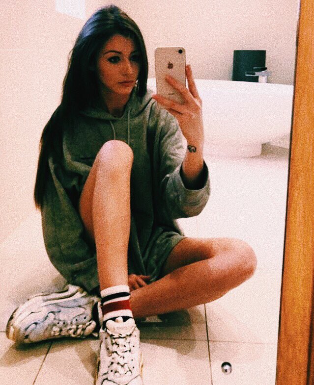 affectioncalder's tweet image. Happy Valentine’s Day 🥀♥️