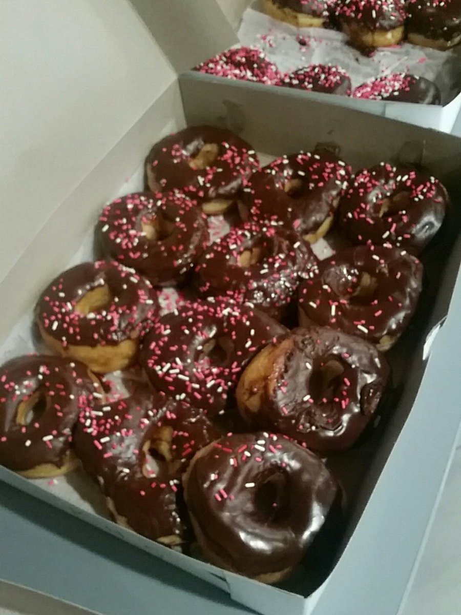 divya_m00's tweet photo. Homeroom comin in clutch 😋 😋
#PiratesPayitForward https://t.co/dBd6a4bMpL
