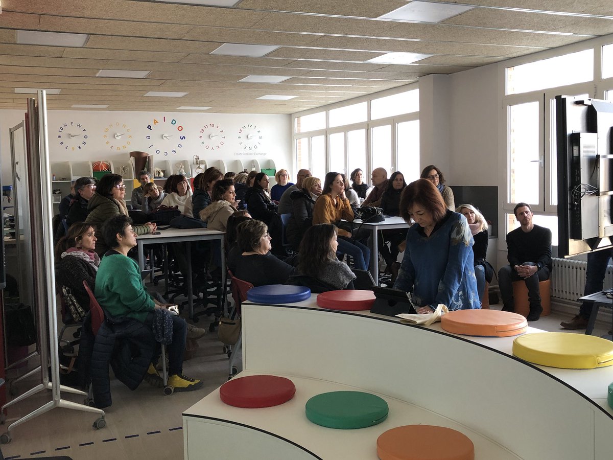 COOPPAIDOS's tweet photo. Els directors pedagògics de @twtFEDAC  visiten la Paidos Future Classroom by Acer de @COOPPAIDOS @Acer_Education @ES_Acer @EscolesCoop @FTrams @montpeita @RadioStFruitos @AjSantFruitos @ajmanresa https://t.co/3n9U13TmLg