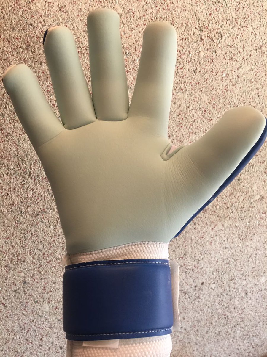 GkTemplar's tweet photo. Twitter sale....
Templar hydras £15 a pair plus pp
Available in sizes 9+10
Aqua latex ,negative roll cut.
Contact us via DM here on twitter to take advantage of this deal.
Limited time offer https://t.co/AYcEgw9l59