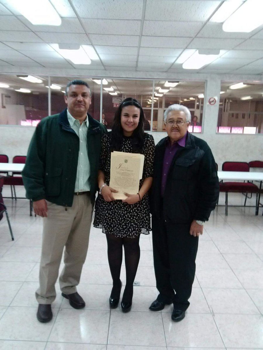 md07119's tweet photo. Mi más bonito 14 de febrero , hace 5 años y me titulé 😉

#delbaúlderecuerdos #FEB2013 #callmeengineerplease https://t.co/TKbsiIXIsn