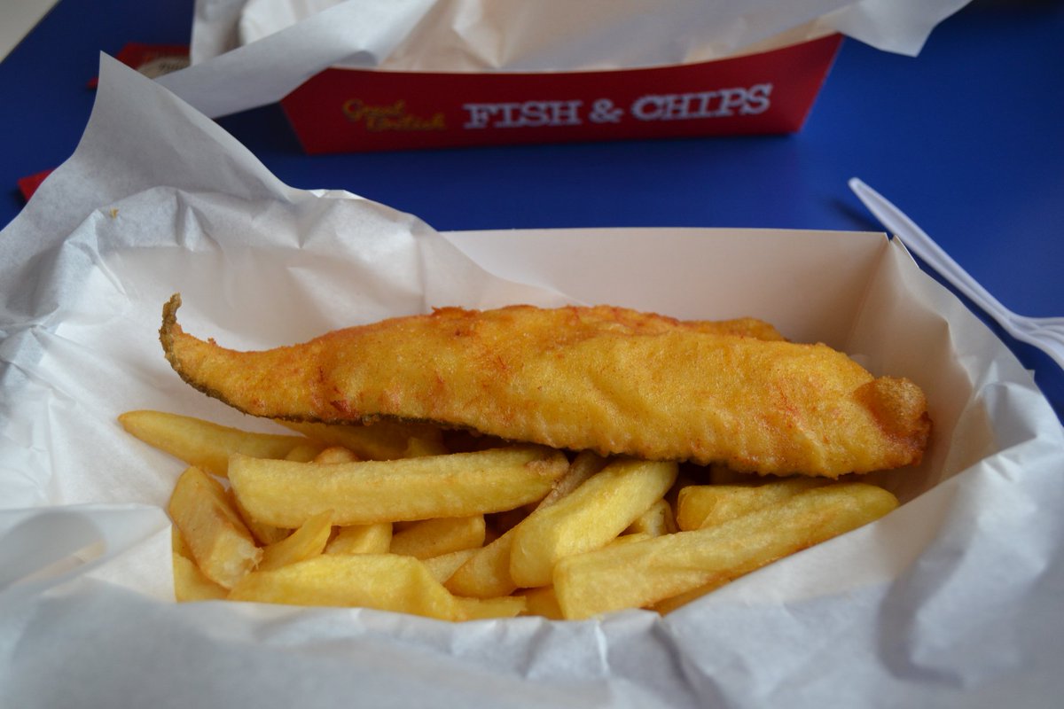 homelesslondon's tweet photo. Thank you so much to the @cedardeangroup @CDGLeisure for treating people here to the best #ValentinesDay out!
A Big Bus tour of London, with a quiz, followed by delicious fish &amp; chips!’ https://t.co/VWB1asxndL