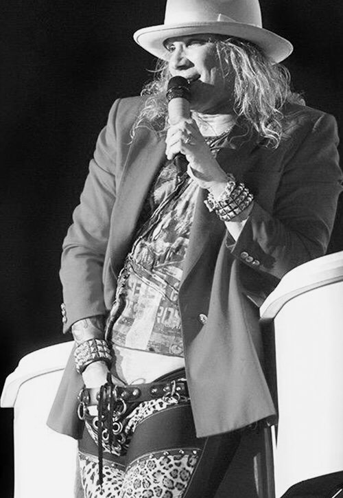 StarrsGlamGirl's tweet photo. It's Valentine's Day, spread some love! @MichaelStarrr @Steel_Panther 
#CommunityProperty 
https://t.co/EcqDC5mgpT https://t.co/8iFBvdlq3E