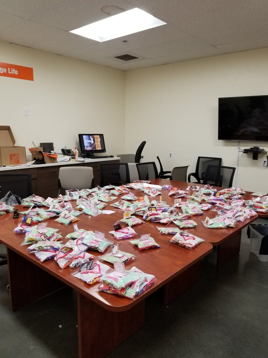 #MA2018FEB14.. THD2563 has it's own cupid today.. delivering candygrams to associates.. <a href="/paulclymer/">Paul Wagner</a> <a href="/JacobNunyi/">Jacob Nunyi</a> <a href="/bigee47/">Ian Stewart</a>