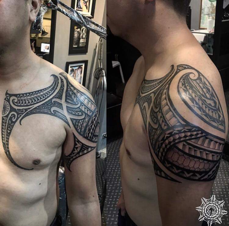 Guest artist Gabe Tino showing us how its done. He'll be at the Maginhawa branch till tomorrow only then at the La Union bramch over the weekend. #tribal #tattoo #55tinta