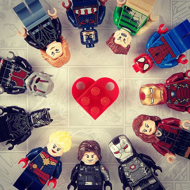 GustafMunro's tweet photo. #HappyValentinesDay to all you #Marvel fans out there! #LEGOMarvel #LEGO #SuperHeroes #LEGOSuperheroes #EverythingIsAwesome #MashupMadness #LEGO4Life #LEGOMadness #CombineYourLEGO #UpgradeYourLEGO #BuildSomethingSuper #ValentinesDay #BeMyValentine #IronMan #SpiderMan https://t.co/pahC0bSoNp