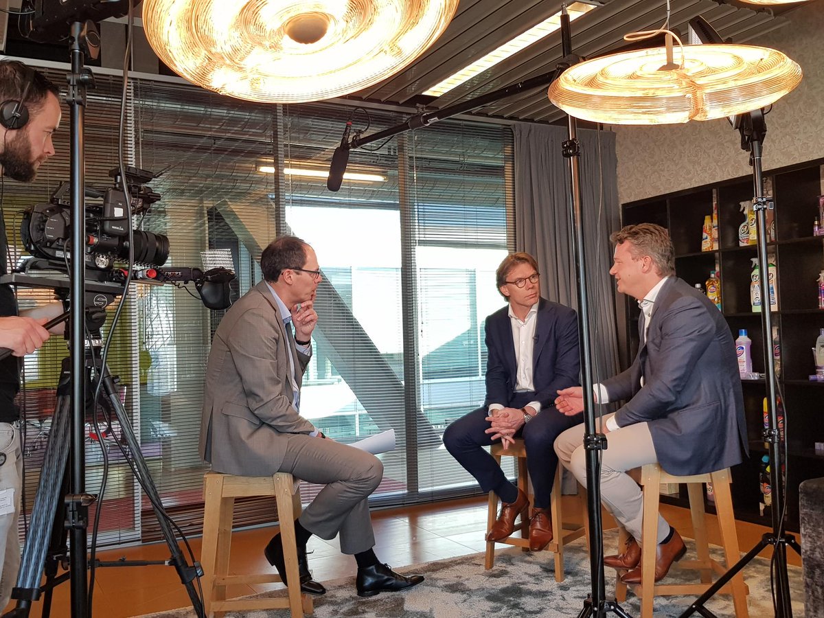 Kwaliteit is cruciaal volgens Wieger Droogh alg. directeur @SUEZ_NL, Robbert de Vreede VP Foods <a href="/Unilever/">Unilever</a> ziet de vraag naar 100% recyclebaarheid. <a href="/RijkKorlaar/">Rijk van Korlaar</a> vroeg: Wat heb je nodig vd industrie om de volgende stap te zetten? Bekijk het video-interview: afvalcongres.nl