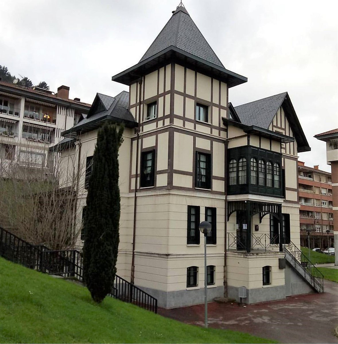 gernikaturismo's tweet image. El tejo irlandés de Villa Argentina #gernika, testigo de #NavigatingPeace unión y solidaridad #albaola #CausewayCoastMaritimeHeritageGroup