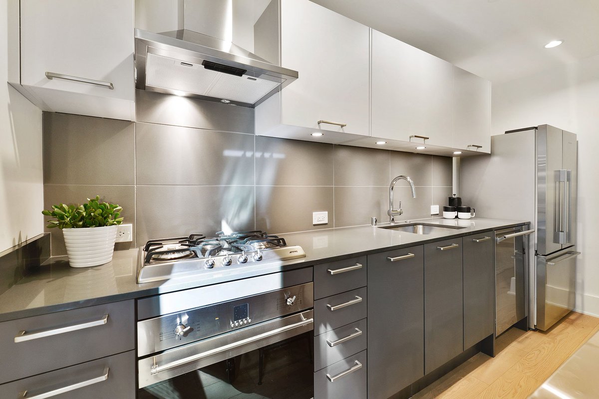 stage1075's tweet photo. Fall in love with a studio! #Stage1075 was designed with urban pioneers in mind with a dash of well-designed comfort. #SFRE #SFNewDev #MidMarket https://t.co/Y9S5na16Cm https://t.co/E6phoYZ5xF