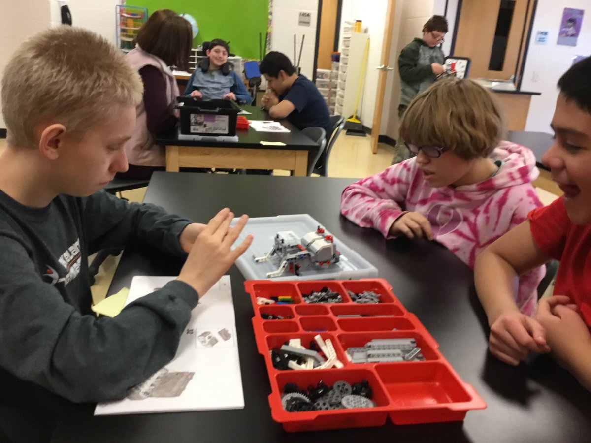 LakelandMS's tweet photo. Each robot progresses at the pace of the team. #lsbutterflies. https://t.co/CLilW9NpMD