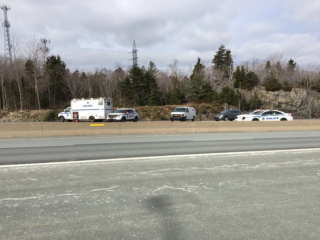paul_dewitt's tweet photo. Hrp currently are on the 102 at Kearney lk exit investigating a suspicious car https://t.co/2M0CMODoTJ
