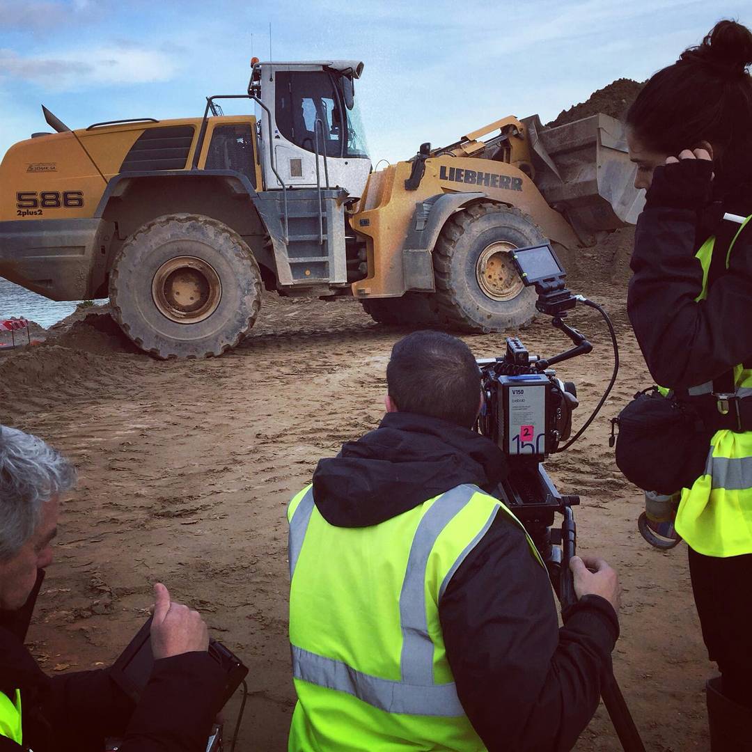 telson_es's tweet photo. Día de #rodaje en el puerto de #Barcelona. Las #máquinas de @ACCIONA tienen #magia. Próximamente... #shooting #shootingday #ProducciónAudiovisual https://t.co/WqXkk7QPKx