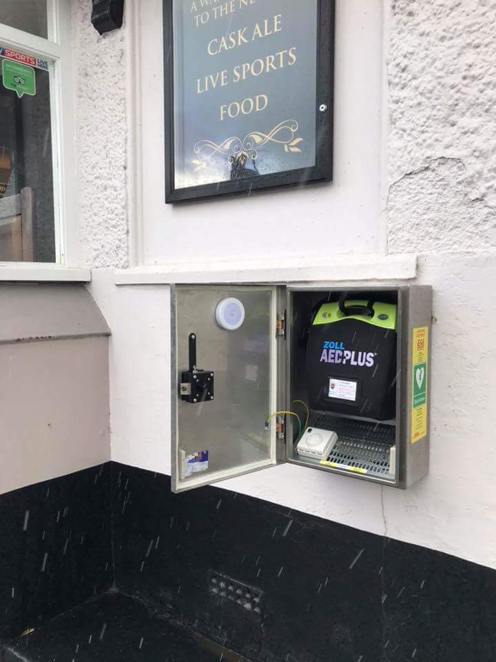 AchubCalon's tweet photo. #Diffibriliwr 24/7 #Defibrillator @ New Inn, High St, #Rhuddlan. LL18 2TY. #defibuary.
Ffoniwch 999 am y côd.
Call 999 for access code. https://t.co/zKR2qmZNZo