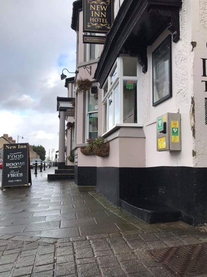 AchubCalon's tweet photo. #Diffibriliwr 24/7 #Defibrillator @ New Inn, High St, #Rhuddlan. LL18 2TY. #defibuary.
Ffoniwch 999 am y côd.
Call 999 for access code. https://t.co/zKR2qmZNZo