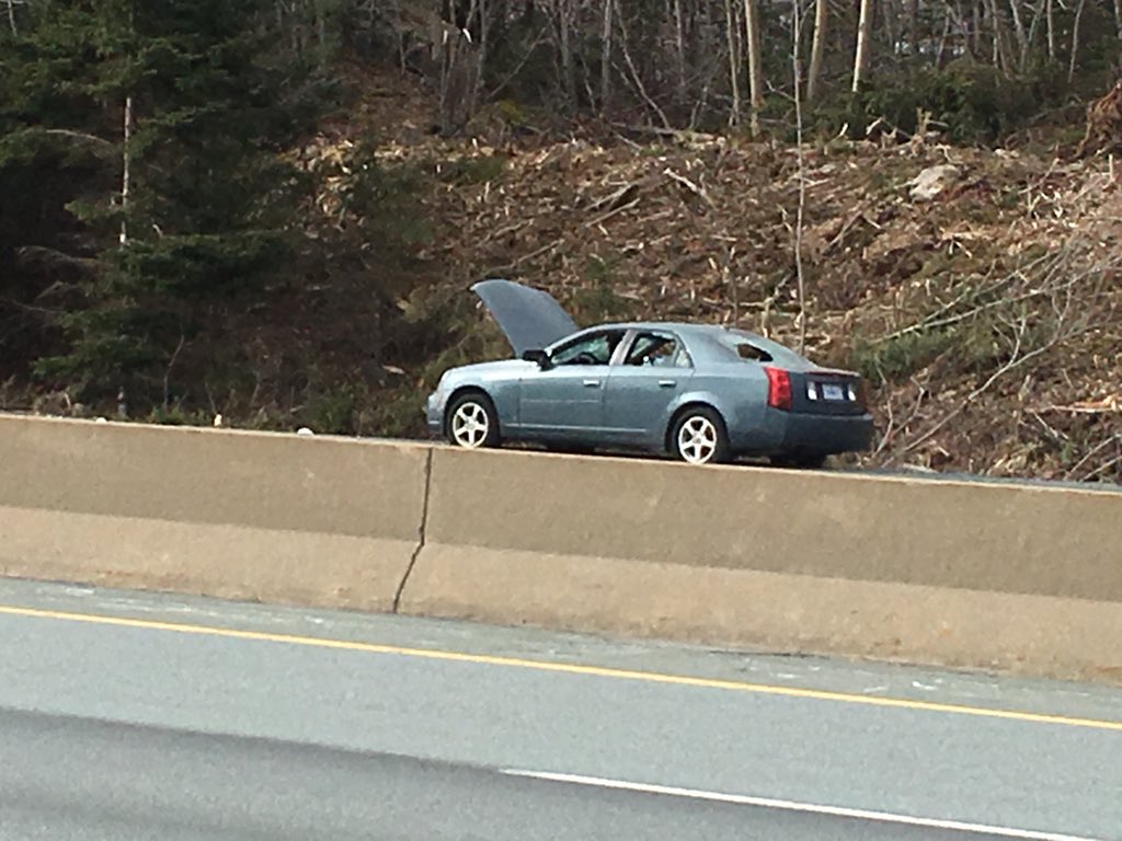 paul_dewitt's tweet photo. The car has its glass broken https://t.co/K7GiKZ4m46