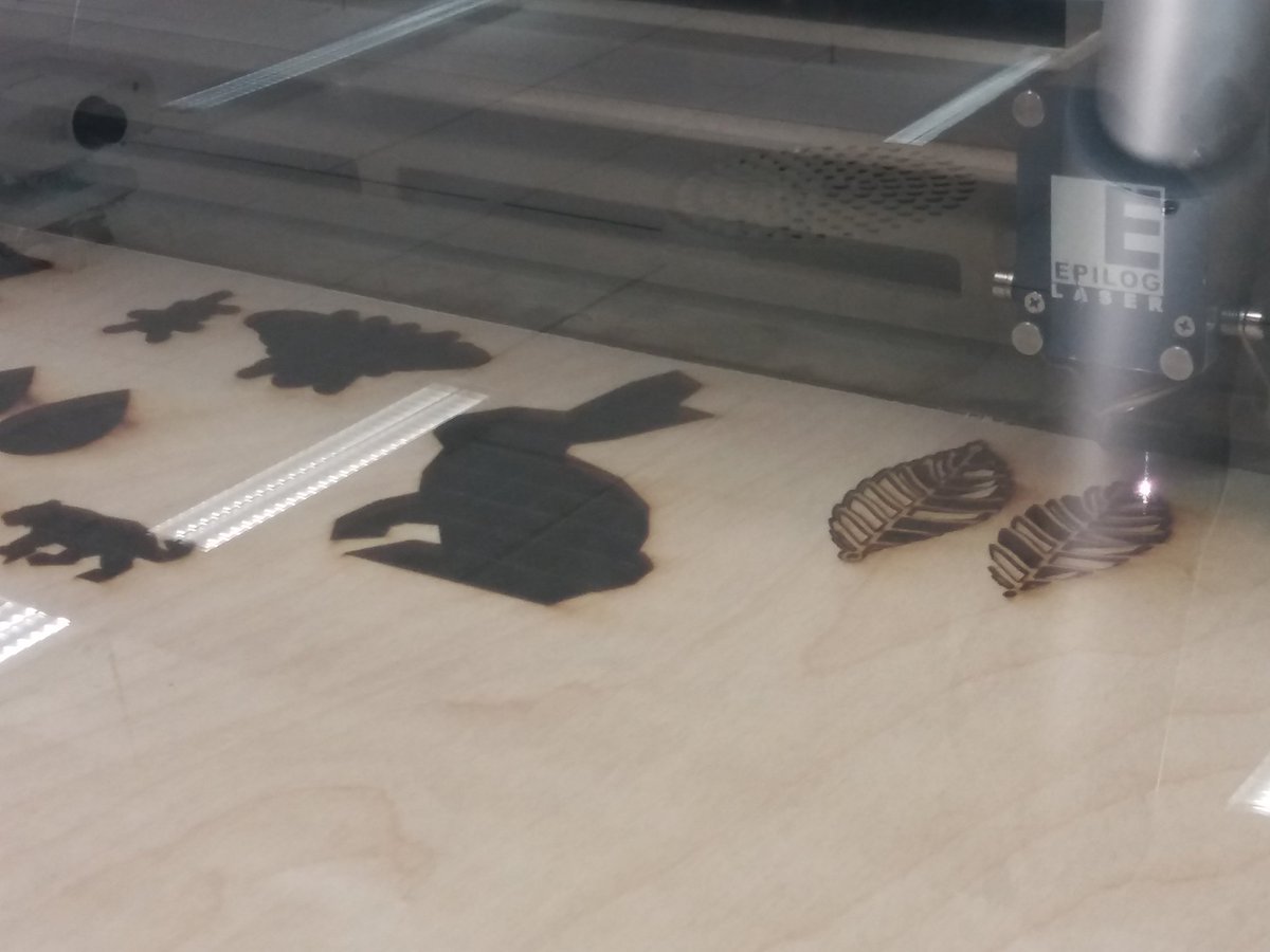 essiisohanni's tweet image. Henkilökunnan kässäkerho @TampereUniTech #tutlab Kiitos Sanna &amp;amp; Taru! #laserleikkuri #korvakorut #ystävänpäivä