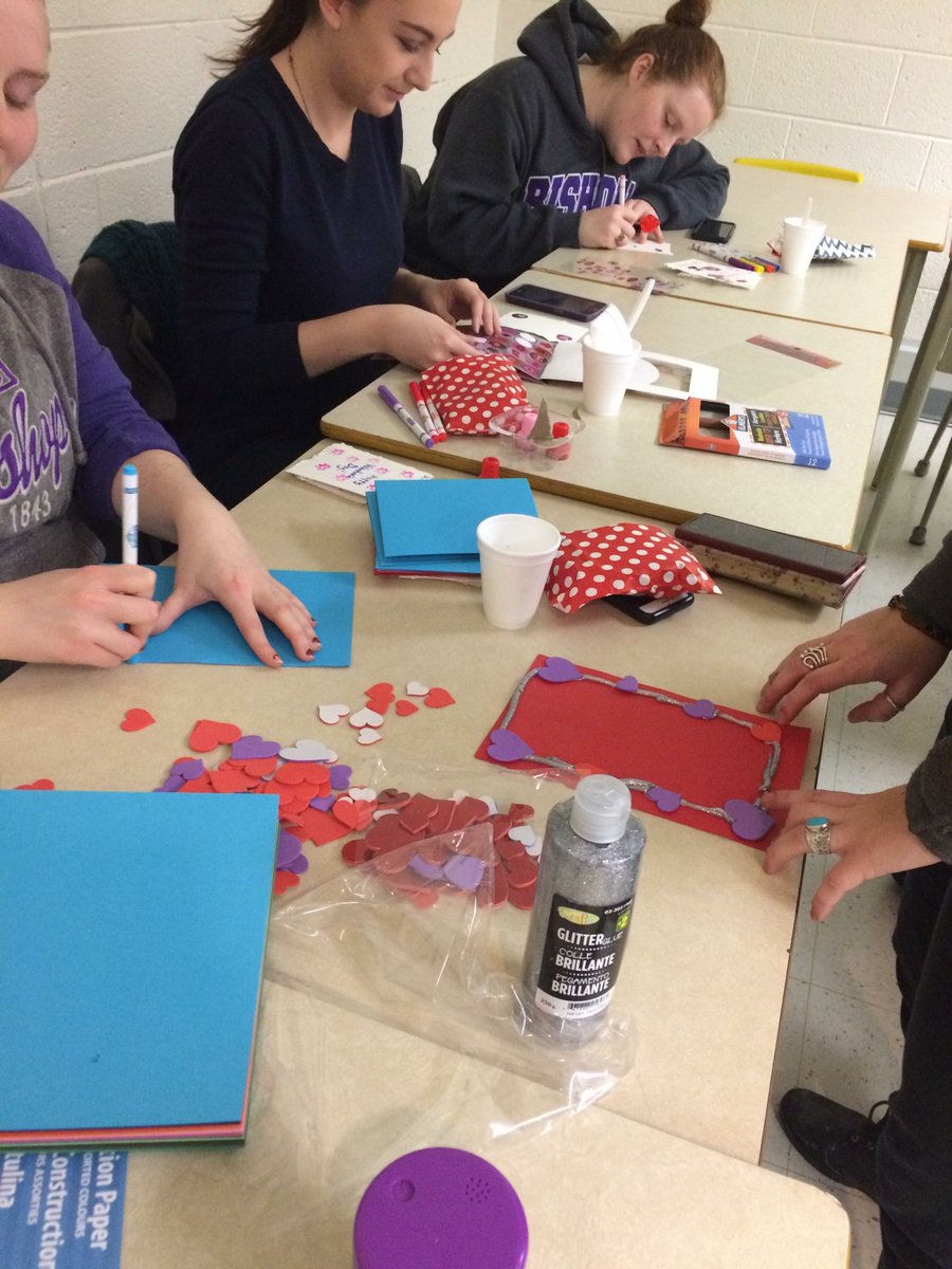 BUalphaphi's tweet photo. Happy Valentine's day! One of Alpha Phi's values is service to our community. Working towards this, our chapter crafted Valentine's day cards for the local Grace Village retirement home in Sherbrooke, QC. Let us know in the comments what you're doing for Valentine's Day! https://t.co/mKlq0DV8Pn