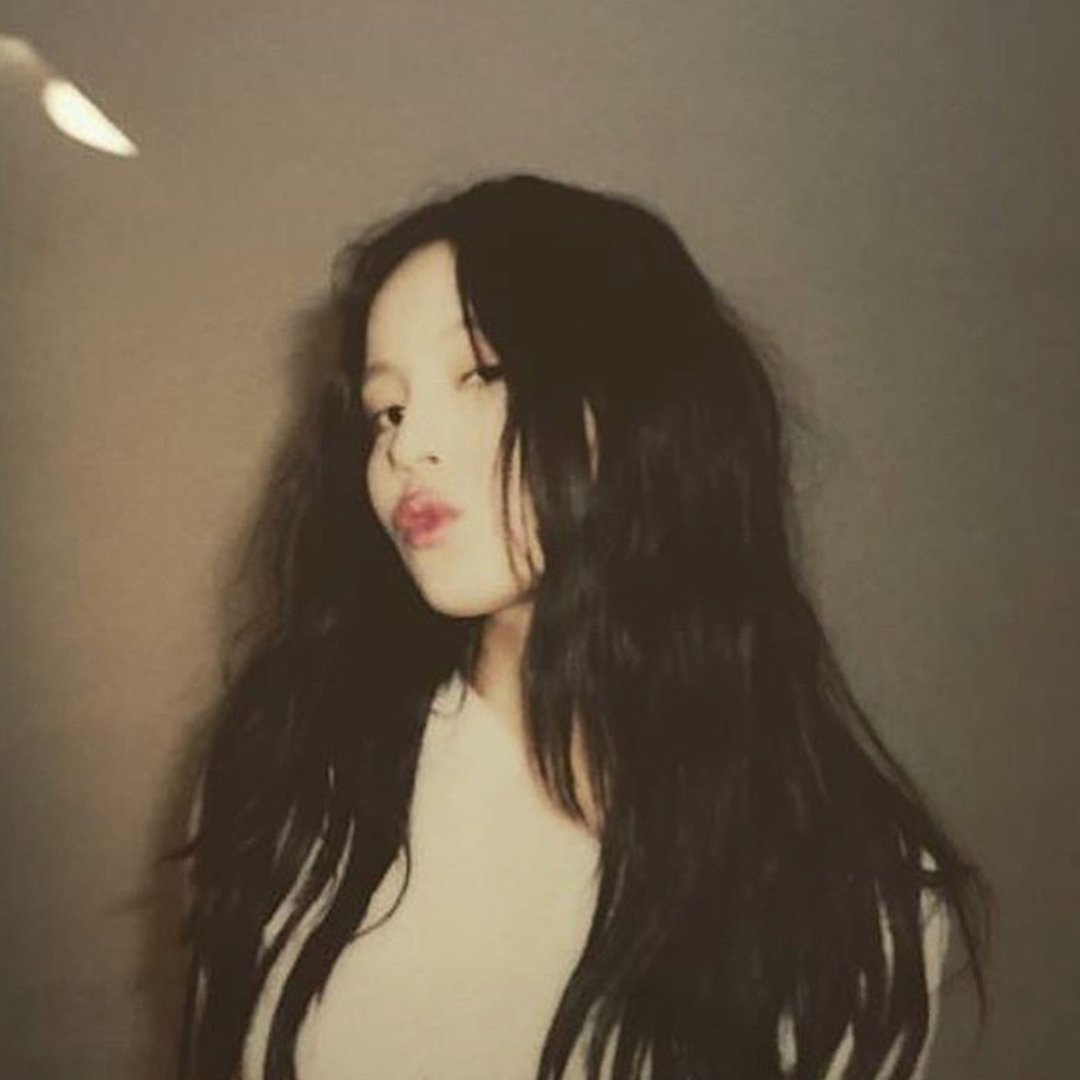 [LEE HI INSTAGRAM(4P1V)] leehi_hi: 빙구하이 얼렁뚱땅 사진 대방출🍬 4/4P kpopsnaps.com/p/BfLsOENgkpG #kpopsnaps