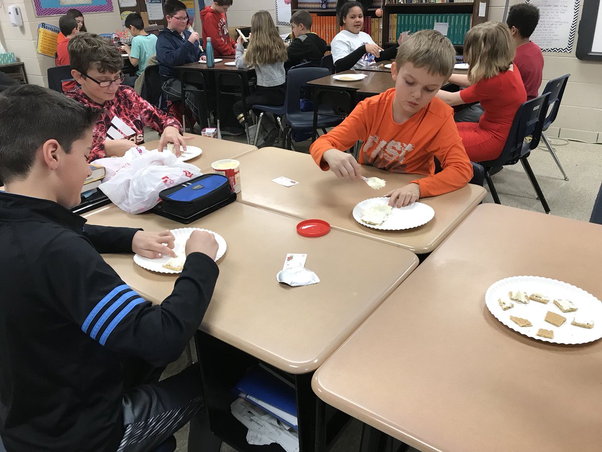 MeshCardinals's tweet photo. #BFFBF we love our cookie decorating for Valentine’s Day! @SFAgentJimOder https://t.co/tOpVGUzkDh