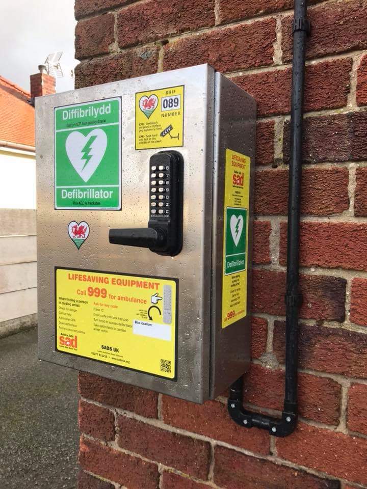 AchubCalon's tweet photo. #Diffibriliwr 24/7 #Defibrillator.
Gorsaf Heddlu #Rhuddlan
@NWPolice Station. #defibuary.
Ffoniwch 999 am y côd.
Call 999 for access code. https://t.co/T10BgxNBoA
