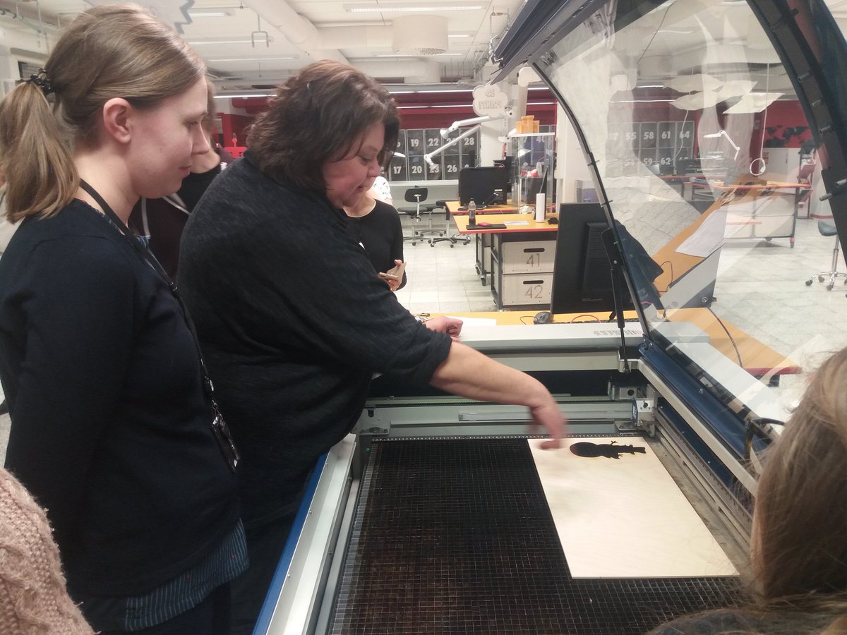 essiisohanni's tweet image. Henkilökunnan kässäkerho @TampereUniTech #tutlab Kiitos Sanna &amp;amp; Taru! #laserleikkuri #korvakorut #ystävänpäivä