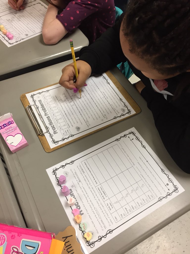 KimGlover9's tweet photo. Review of fractions with Conversation Hearts 💕Lots of thinking outside the box! @TweetDCS_OES #beAwesome #TeamDCS #RaiseTheBar https://t.co/LOQrVmiiG6