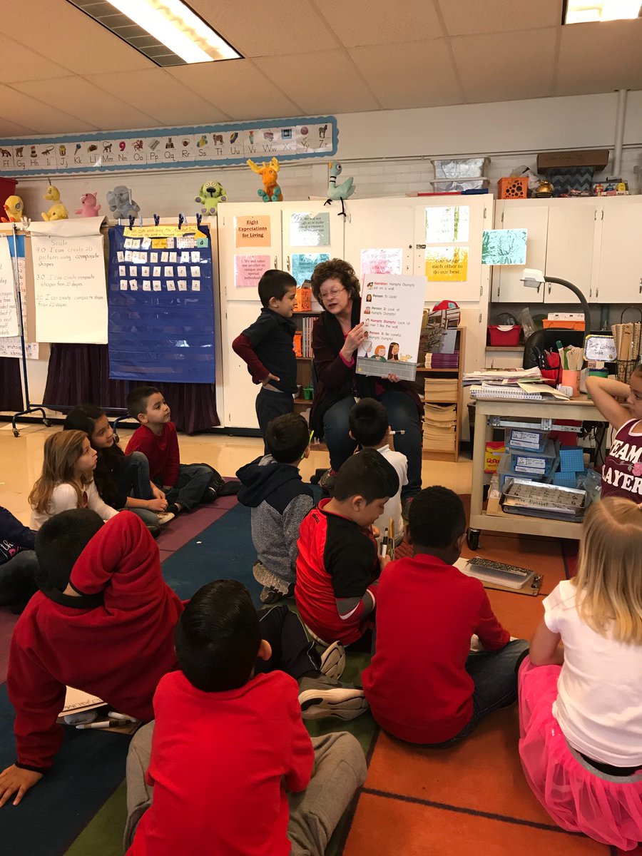 PrairieQueenES's tweet photo. 1st grade practicing readers theater. @OKCPS #lifeatthePQ https://t.co/5yu2KL5W2c