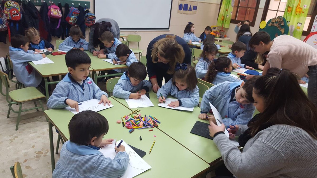 FMAutrera's tweet photo. Los alumnos de 4 años de Infantil se divierten con nuestro Proyecto "El Circo" gracias a las alumnas de Yanduri https://t.co/GtE2e9sBcx