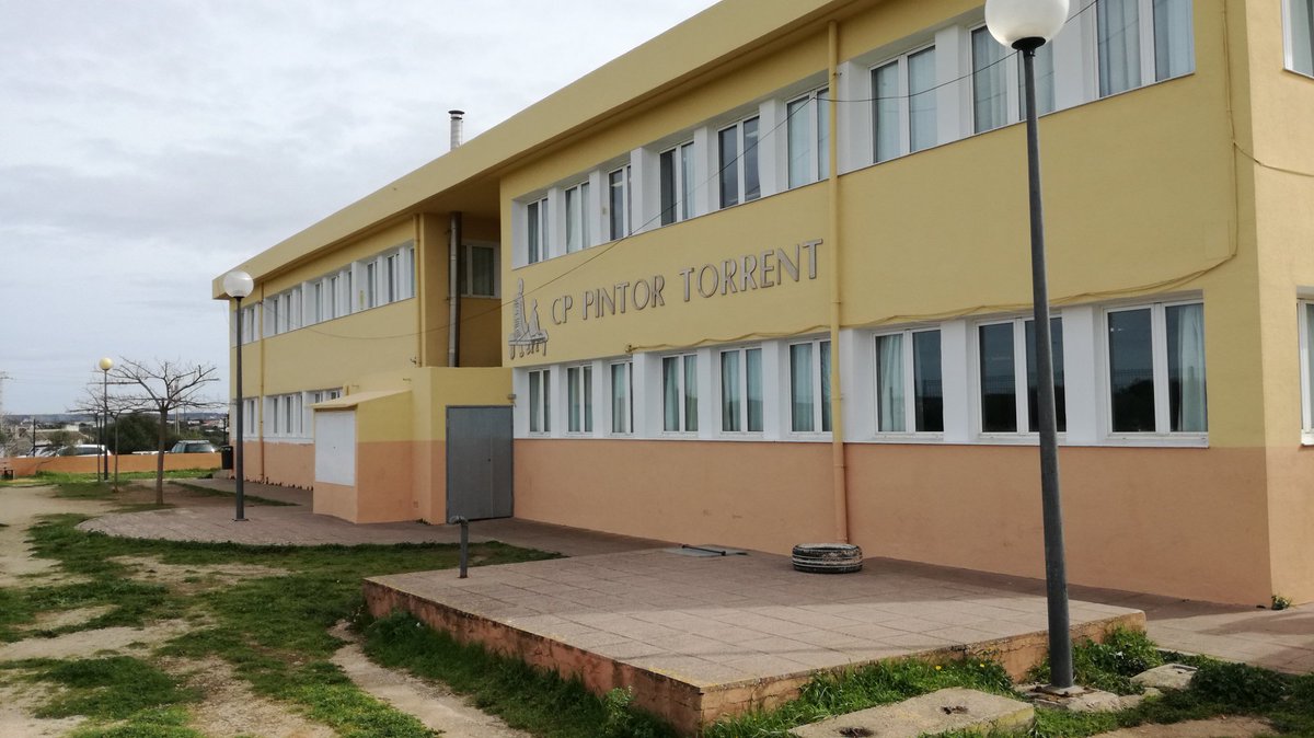 EDUN_IB's tweet photo. Hem visitat el CEIP Pintor Torrent que ja es prepara per les obres de reforma i ampliació que el dotaran dels equipaments que necessita. https://t.co/BfdkBlwW9k