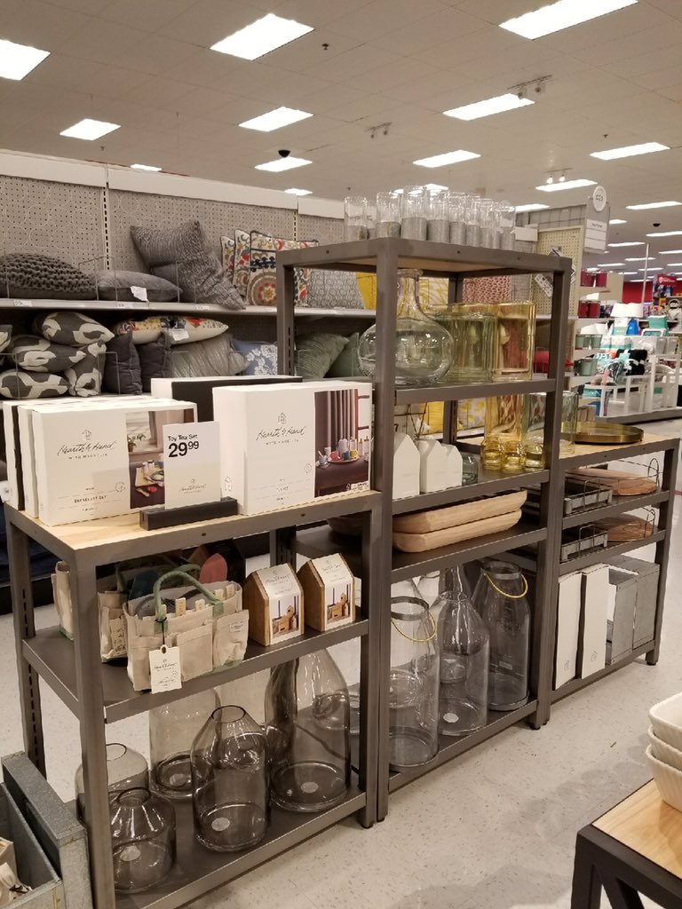 wsb3486's tweet photo. T-1000 Ready for Easter!! ❤❤❤❤ The New Hearth and Hand!! Come visit and check it out!! #fixerupper #Hearth&amp;Hand @joannagaines  @chipgaines  @magnolia  @SWorthy  @courtthebold https://t.co/I2Q8AFn2TX