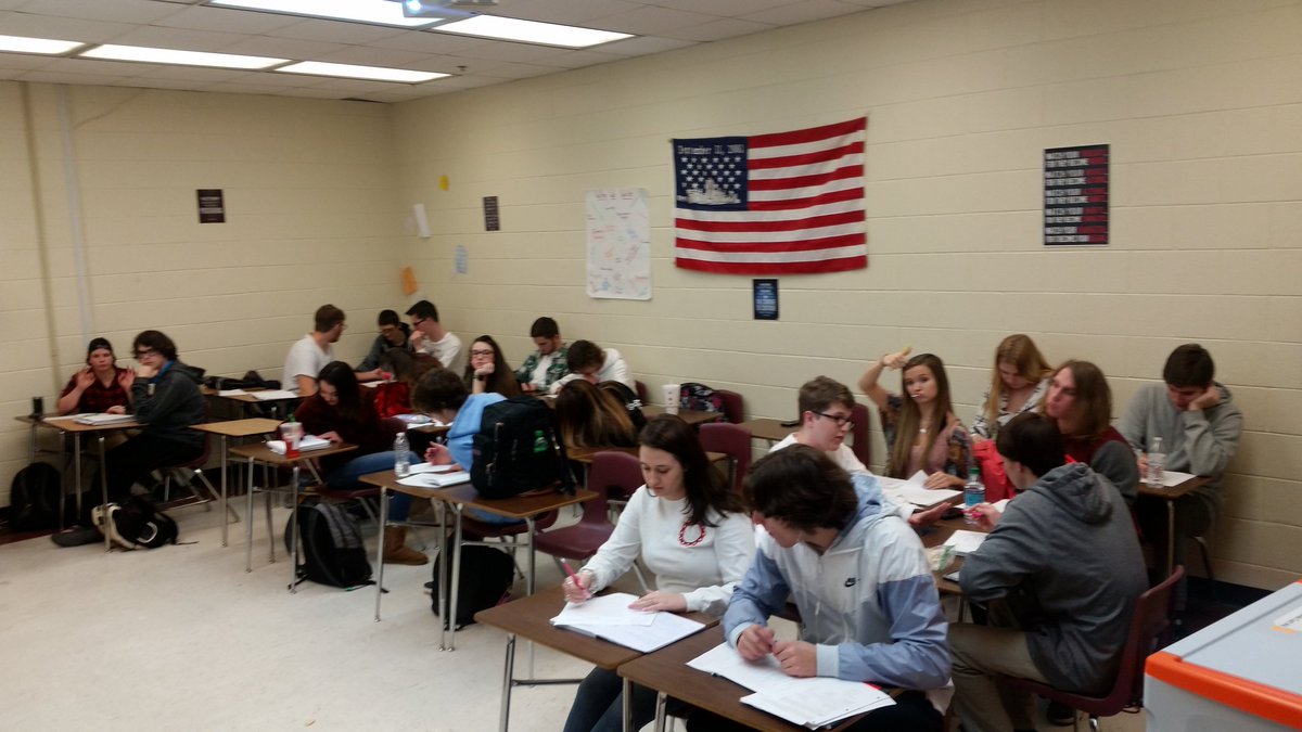 AmbrogioWLHS's tweet image. Conversations in 4th hour always lead to interesting insights! Y'all did a FANTASTIC job supporting your classmates and being flexible with who you coach! #studentleaders #skillpractice #feelgoodteachgood #fourthour #verbtense #commas #combiningsentences