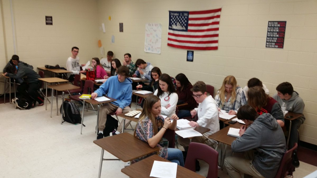 AmbrogioWLHS's tweet image. Conversations in 4th hour always lead to interesting insights! Y'all did a FANTASTIC job supporting your classmates and being flexible with who you coach! #studentleaders #skillpractice #feelgoodteachgood #fourthour #verbtense #commas #combiningsentences