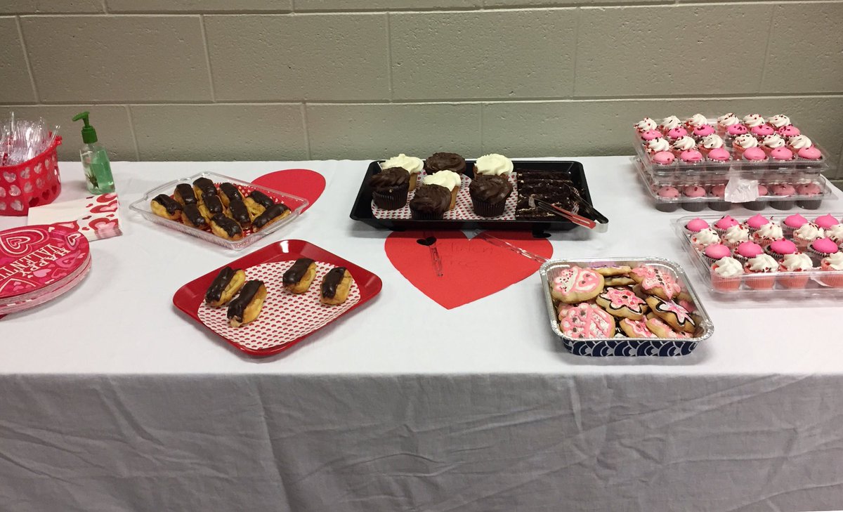 ceDCSD's tweet photo. We L❤️VE our PTO! Thank you @Chapman_PTO for showering us with sweets on Valentine’s Day! https://t.co/j96f6svrvi