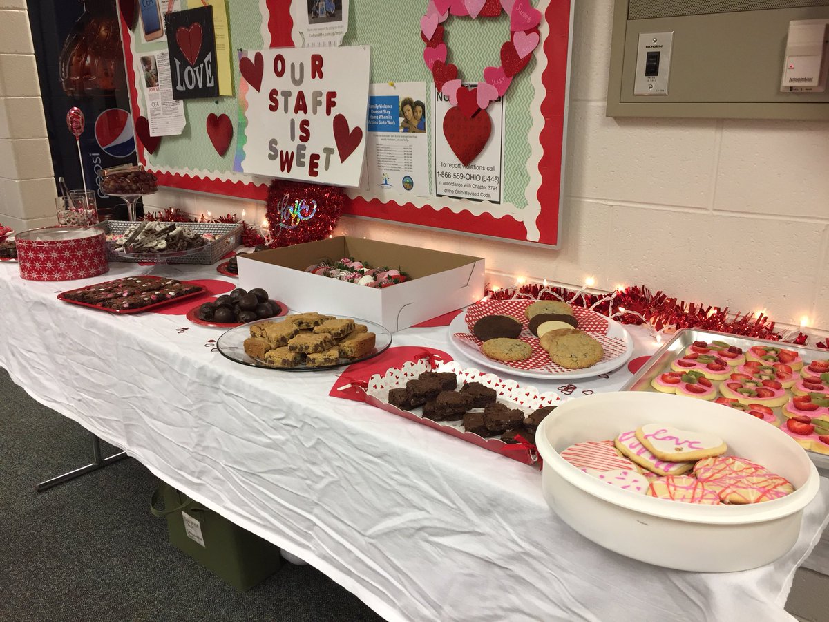 ceDCSD's tweet photo. We L❤️VE our PTO! Thank you @Chapman_PTO for showering us with sweets on Valentine’s Day! https://t.co/j96f6svrvi
