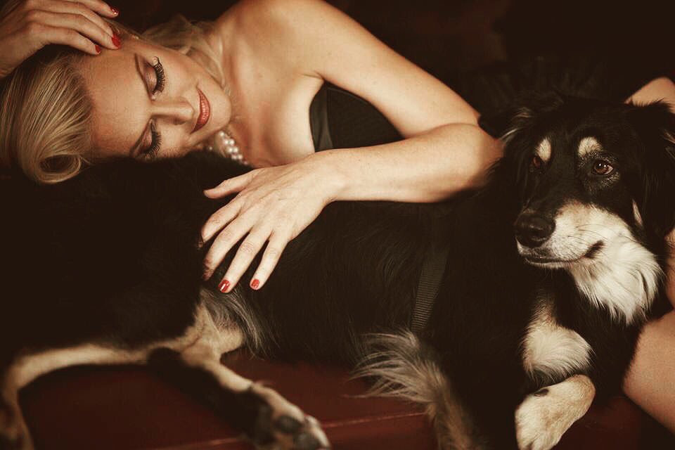 elaine4animals's tweet photo. Happy Valentine’s Day. Hope you get to share it with the one you love. I certainly am! 👱🏼‍♀️❤️🐶 #ValentinesDay https://t.co/2ZHLZFCwSX
