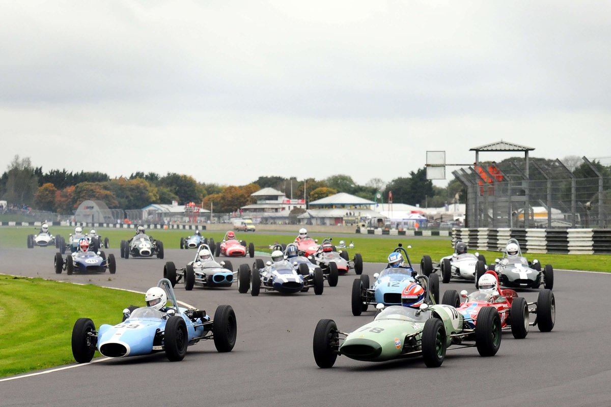 Race Retro exhibitor <a href="/CastleCombeUK/">Castle Combe Circuit</a> are giving you the chance to win TWO tickets to any of their 2018 race meetings! For your chance to win, tweet us with who you would take with you!  See the race meetings to choose from: castlecombecircuit.co.uk/race-days/ 
🏁 Competition closes Friday!