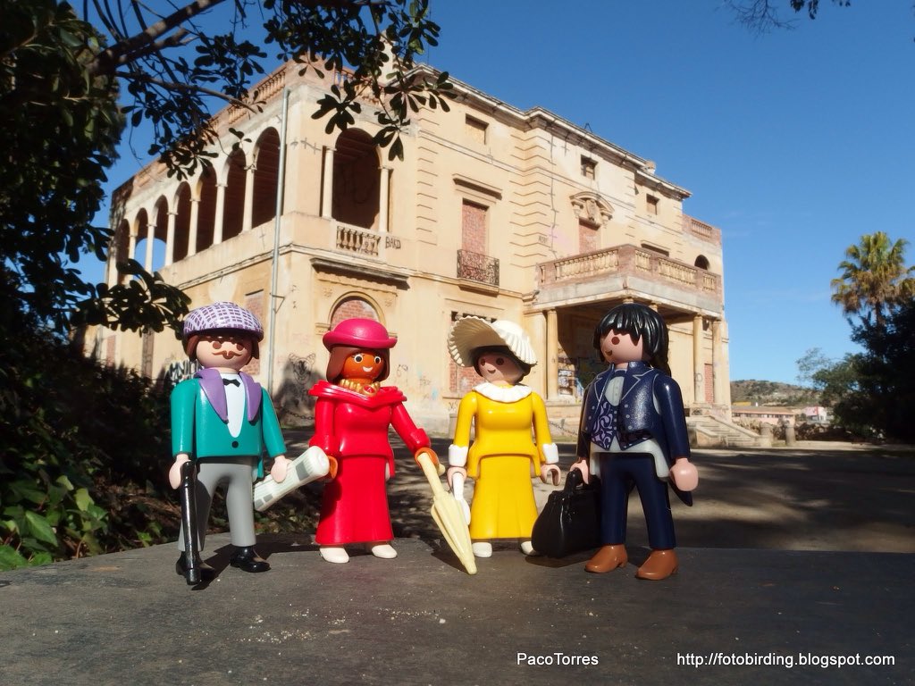 pacoplaymobil's tweet photo. Paseando por #calarnus con #playmobil #colonialstyle #colonialarchitecture #colonialhouse… https://t.co/xnh00trQbK https://t.co/VtzkAiM1l1