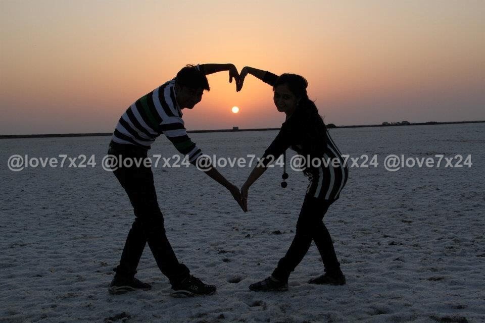 love7x24's tweet photo. @SamsungMobileIN click with my love @hemarocking Love in the air #ValentinesDay
#WhomDoYouClickWith
#GalaxyA8Plus
Join friends : @ramyavellanki @djshivamanuja @shah_himanshu @pavnisharma17 @rockstarbond4 https://t.co/gzQe8C4DVQ