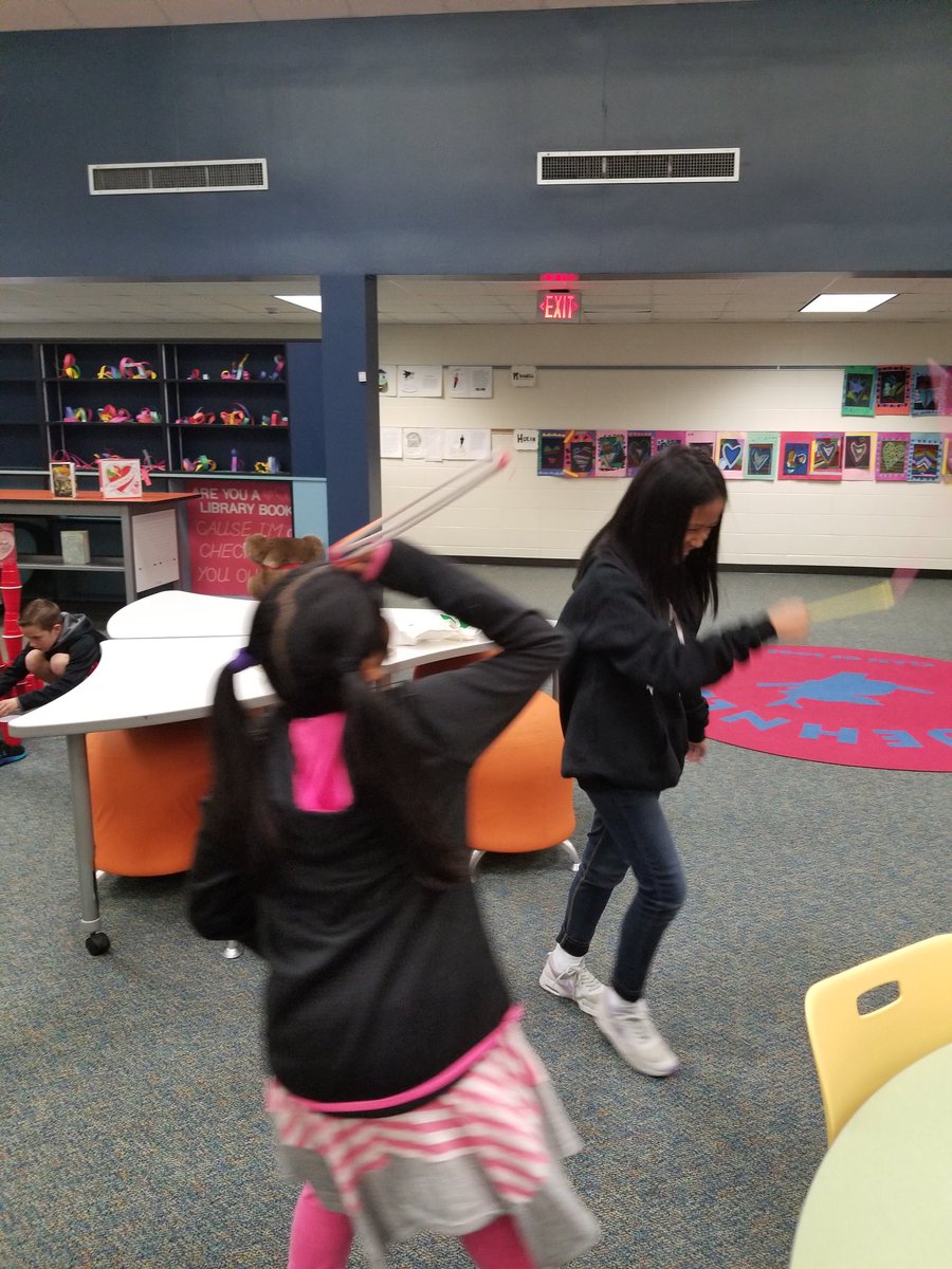 DariaClark4th's tweet photo. MAKERSPACE!!! Thank you, Ms. Vincent!! @KuehnleKISD @KleinISD #koalap2pmoments https://t.co/VBCBvIjYNY