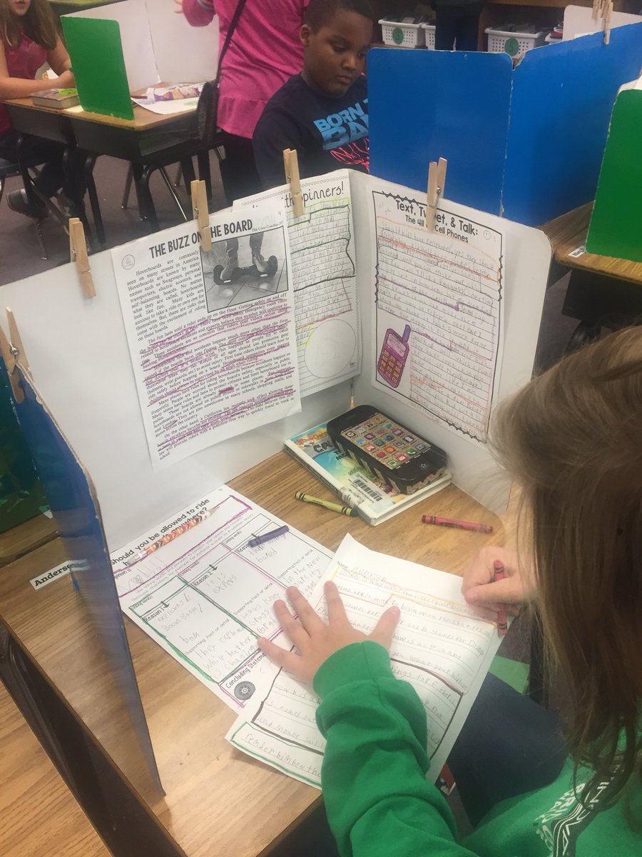 Color coding pros and cons with paired articles and creating opinion pieces. <a href="/CarverES_RH/">GWC Elementary</a> #WeAreCarver
