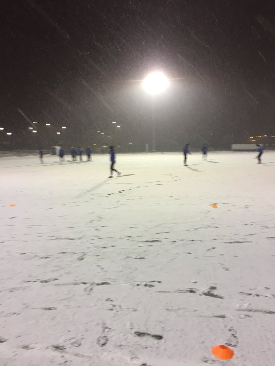 MarcinMsasal's tweet photo. Nadeszła zima ,,,,☃️❄️⚽️ https://t.co/5og5abMEt5