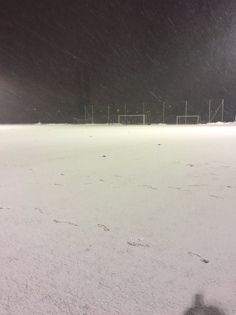 MarcinMsasal's tweet photo. Nadeszła zima ,,,,☃️❄️⚽️ https://t.co/5og5abMEt5