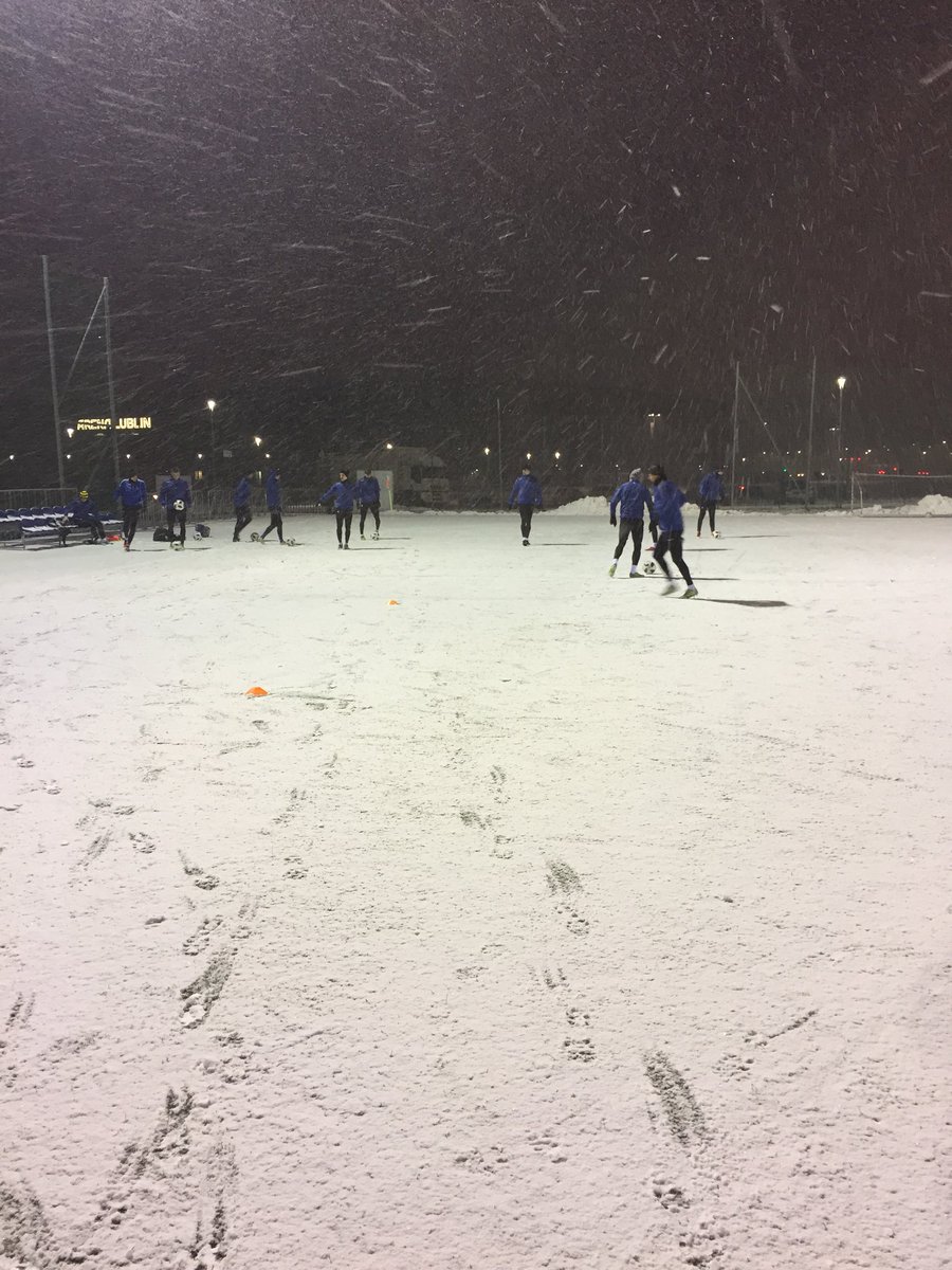 MarcinMsasal's tweet photo. Nadeszła zima ,,,,☃️❄️⚽️ https://t.co/5og5abMEt5
