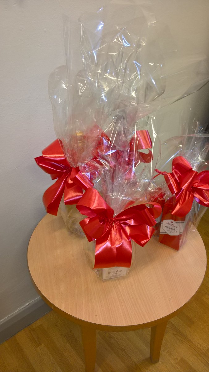 deborahconwell's tweet photo. Truley satisfying when patient's appreciate the extra things #ValentinesDay2018 #fundraising #AfternoonTea  @TheCountessNHS @SueHodkinson https://t.co/1isbOUyq6d