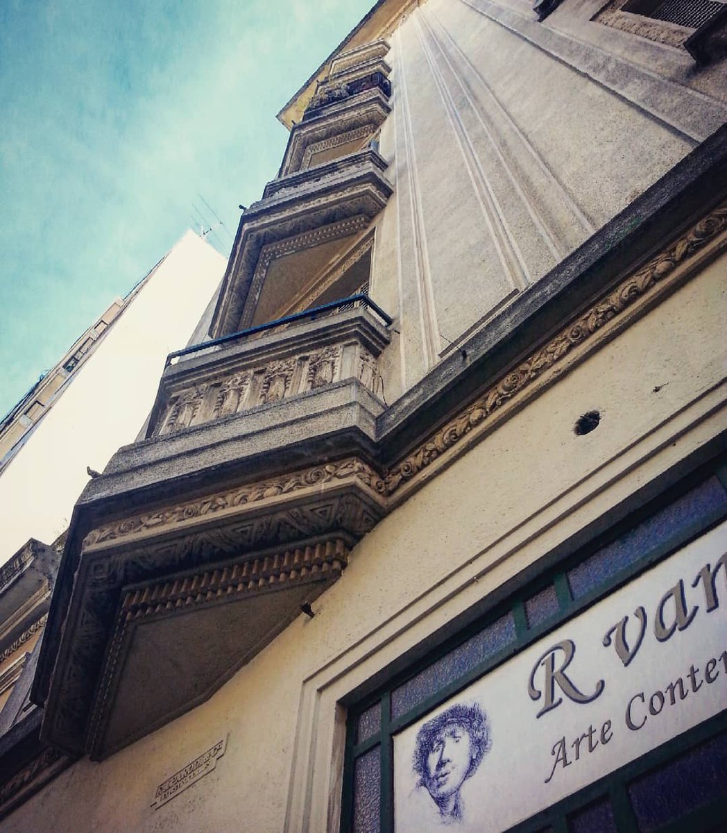 R. Van R. Arte contemporáneo (Calle Chacabuco 1107) #arte #galerias #gallery #arquitectura #architecture #arteconteporaneo #art #santelmo #vilavide #balcony #turismo #tourism #travel #argentina #buenosaires #bsas #галерея #искусство #буэносайрес #аргентина #туризм #путешествие