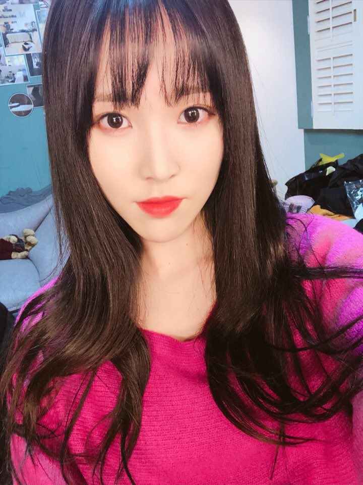 gf_eastern0116's tweet photo. 180215 @gfriendofficial official Kakao Talk account update by Yuju
💕
https://t.co/Kvu0XOZIQF
#GFRIEND #여자친구 #YUJU #유주
#여자친구_삼주년_축하해 #3yearswithGFRIEND https://t.co/bjEUTeY1jW